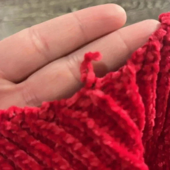 Girls red velvet fuzzy sweater with a scallop edge size large - Picture 4 of 5